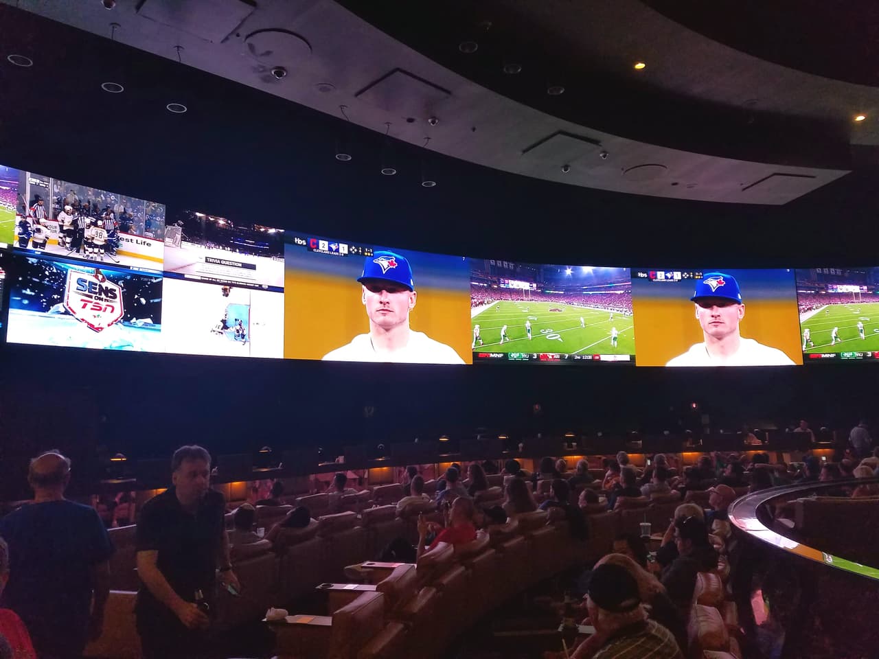 En la sala de apuestas deportivas del casino Caesars Palace mostrarán el debate Clinton vs. Trump junto a otras competiciones del día