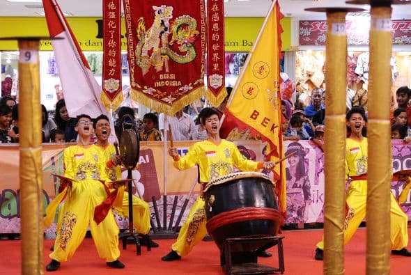 Para interpretar correctamente la danza auténtica del león, los miembros de este conjunto de danza se entrenan en el arte del Kung Fu por muchos años.