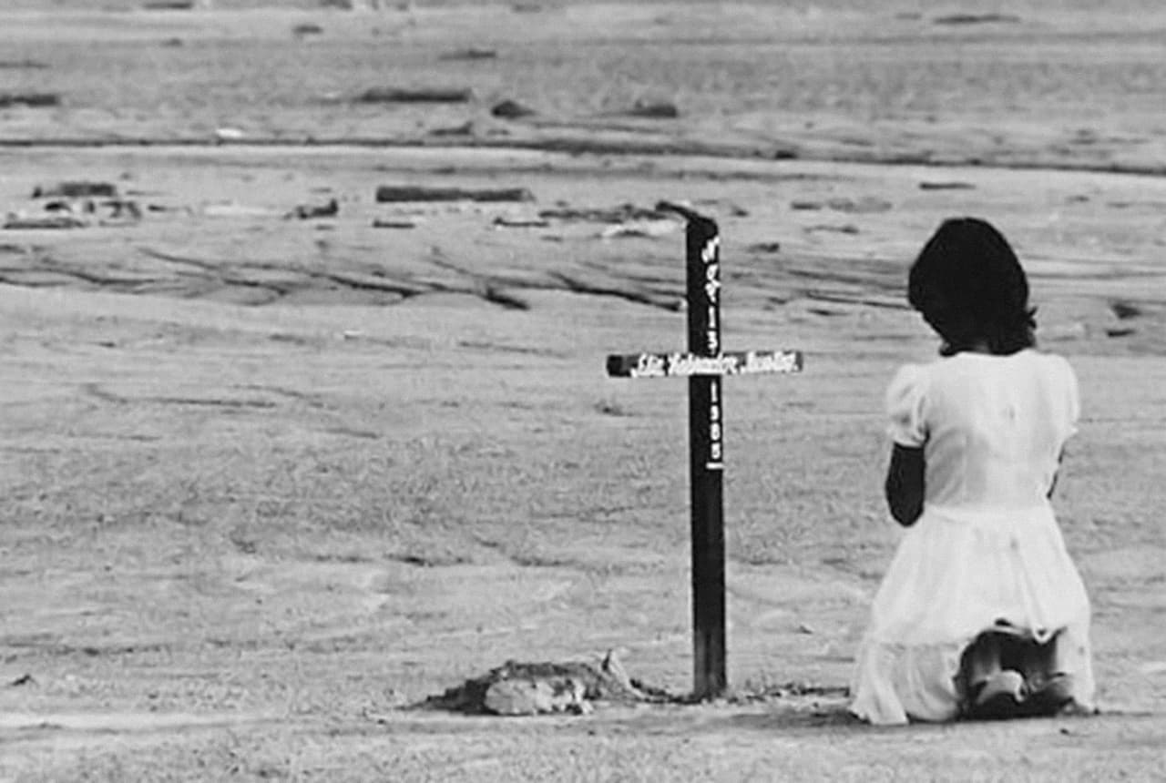 32 años después de la tragedia de Armero, padres y hermanos intentan saber qué pasó con centenares de niños desaparecidos.