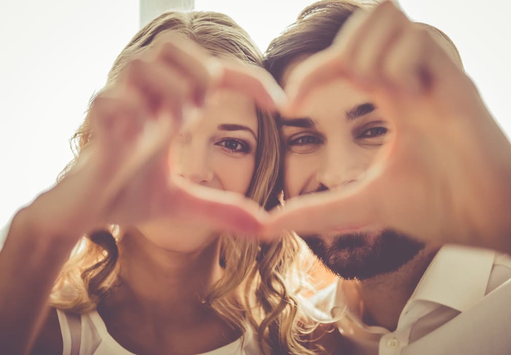 Mientras más seguro te muestres, mejor impacto causarás en esa persona que tiene sus ojos puestos sobre ti. En tus manos está convertir esta luna llena en el plenilunio del amor.