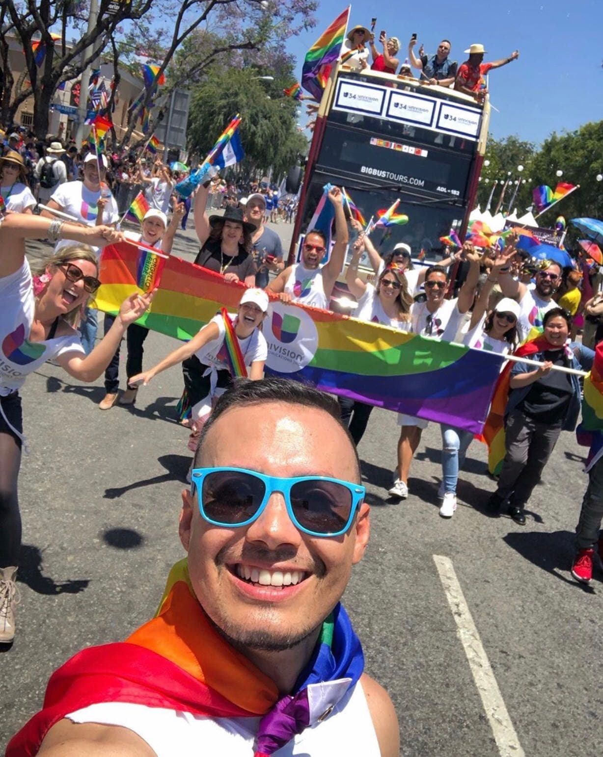 Bajo el lema 'Just United' - 'Solo unámonos' en español miles de participantes apoyaron los derechos de libertad e igualdad en una ambiente de amistad y respeto.