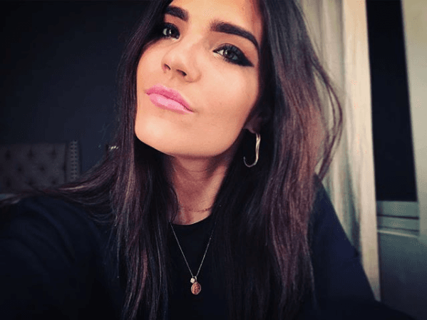 "Creo que me hubiera gustado, o si todavía se puede, 
<b>tener una cita con algún amigo</b>, o sea algún amigo mío de la vida real, como para ver, para lograr cosas más íntimas, más incómodas con un amigo", dijo Garza.