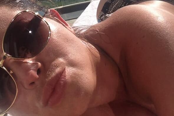 Alicia Machado tampoco tiene problemas para posar con poca ropa.