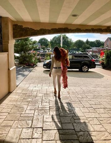 La también empresaria ha recibido diversas felicitaciones de sus seguidores, entre los que destacan Gloria Trevi, quien le escribió: "¡Felicidades, hermosa! Que cada día de tu vida sea una gran celebración".