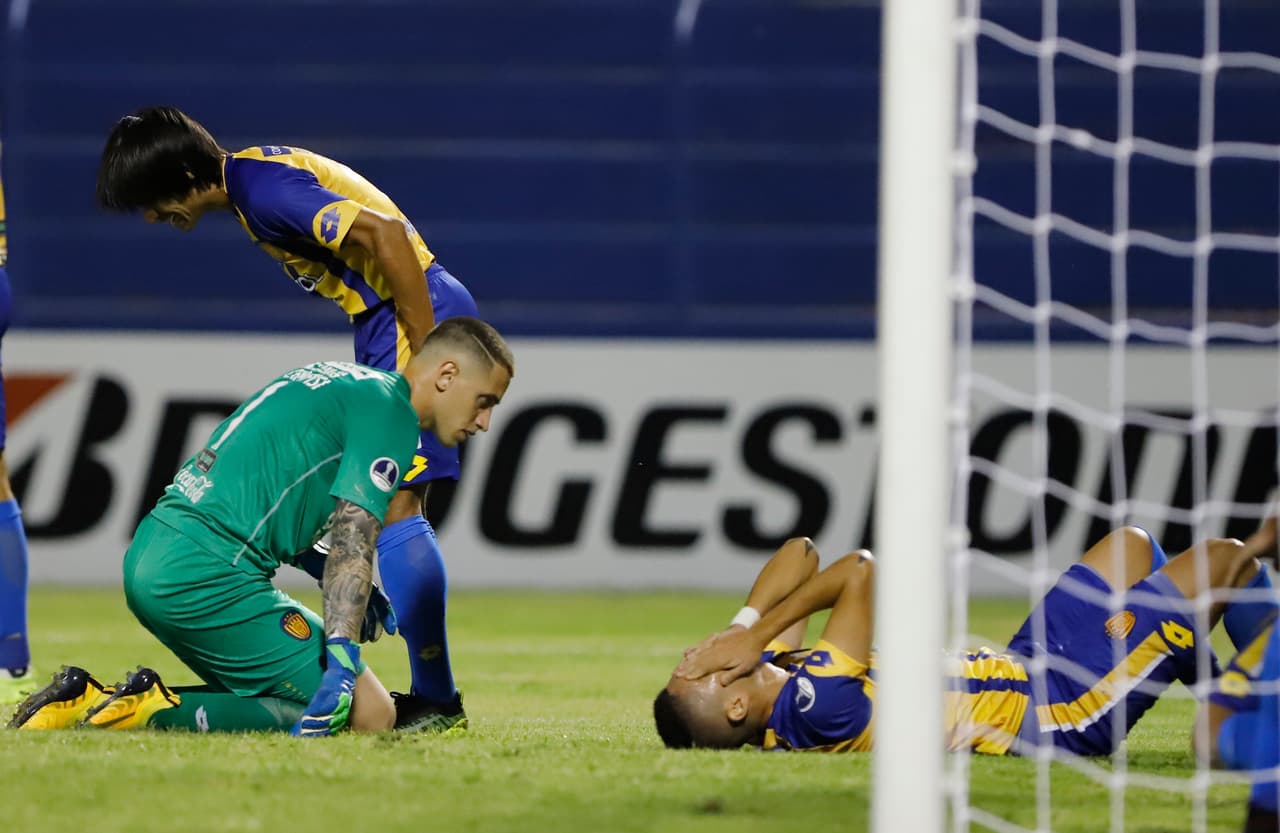 El primero fue Patt Krause, que jugaba en la cuarta división de Inglaterra y el segundo fue Matías Martínez, portero del Racing de Avellaneda del futbol argentino.