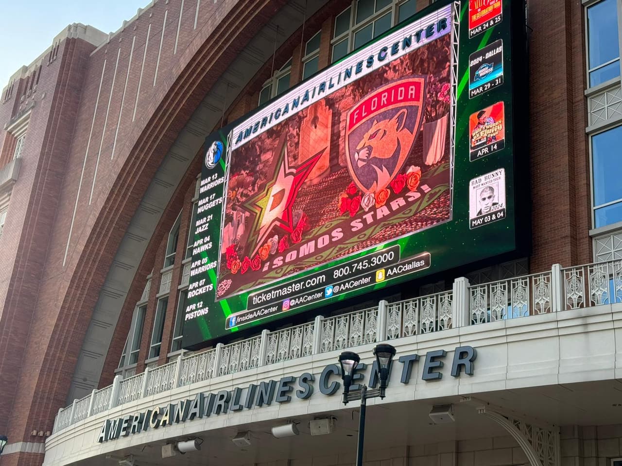 Los Dallas Stars se enfrentaron contra los Florida Panthers en la noche de herencia hispana.