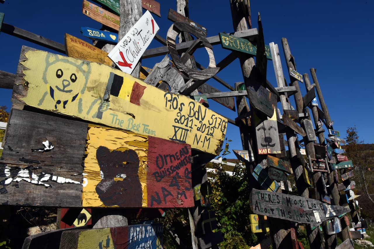 El refugio de Kuterevo se mantiene gracias a las donaciones y a la ayuda de 300 voluntarios. Cada año atrae a unos 20,000 visitantes y el oso pardo se ha convertido en símbolo de la localidad.