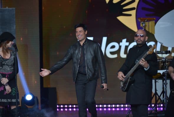 La estrella de Chayanne llenó de música y luz el foro, desde donde encantó ¡y enamoró! a los asistentes. 