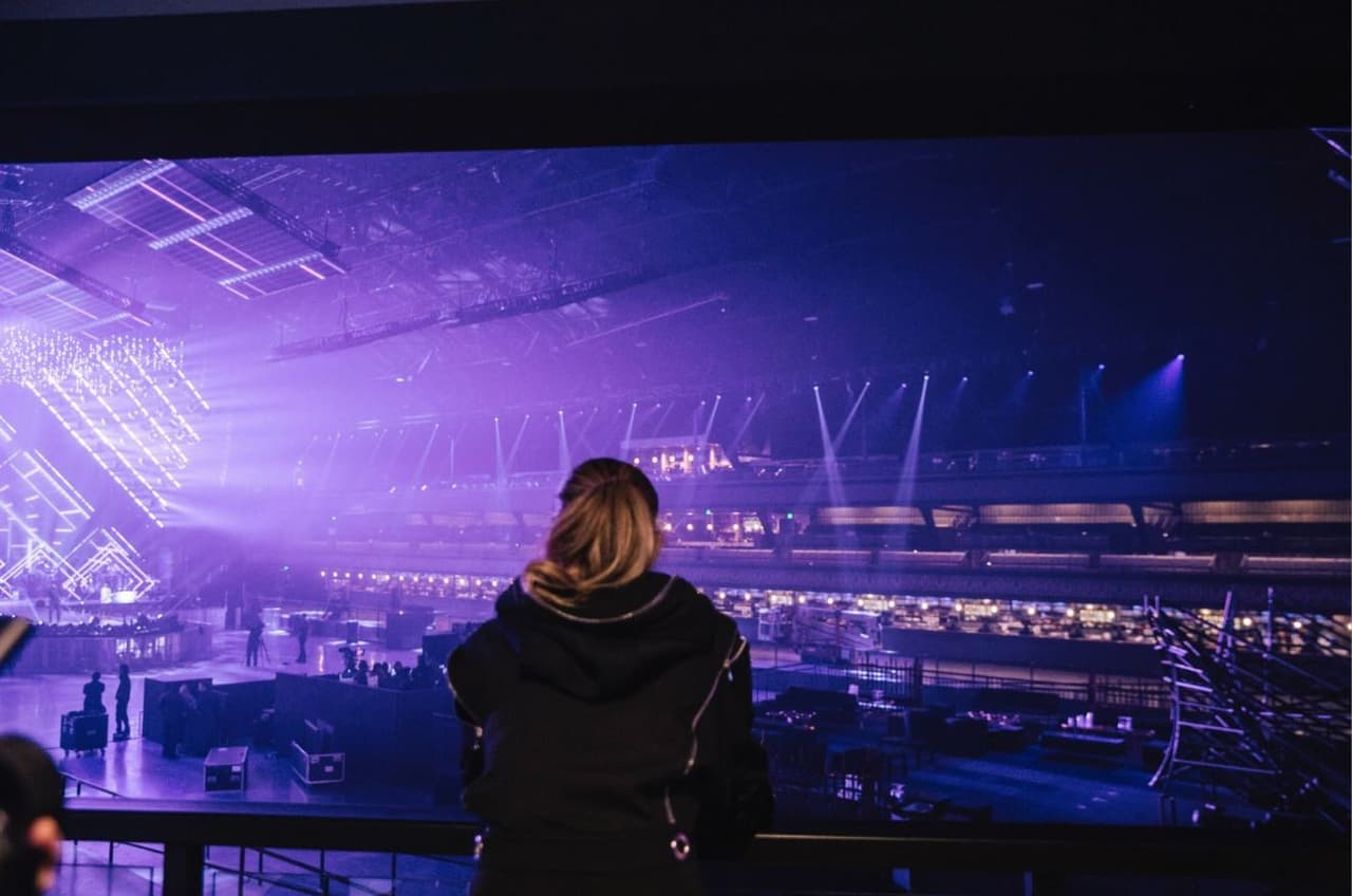 La cantante se presentó en el recinto conocido como 'The Armony', en Minneapolis, Minesota, en donde estuvo al pendiente de cada detalle. "Waiting for tonight", escribió en su Instagram.