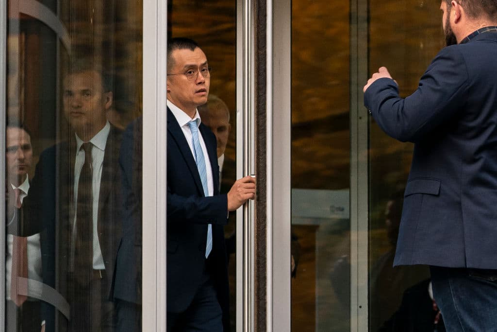 El director ejecutivo de Binance, Changpeng Zhao, abandona el Tribunal de Distrito de EEUU el 21 de noviembre de 2023 en Seattle, Washington. Zhao se declaró culpable de un cargo de blanqueo de dinero.