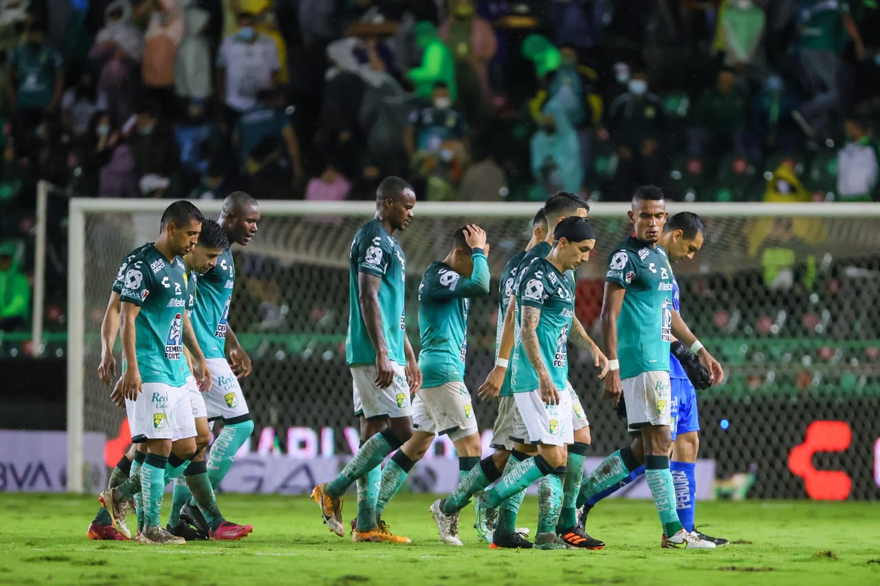 El segundo gol de León llegó hasta el 67' y de una forma similar, cuando Víctor Dávila quedó habilitado tras un pase a las espaldas de los centrales.
