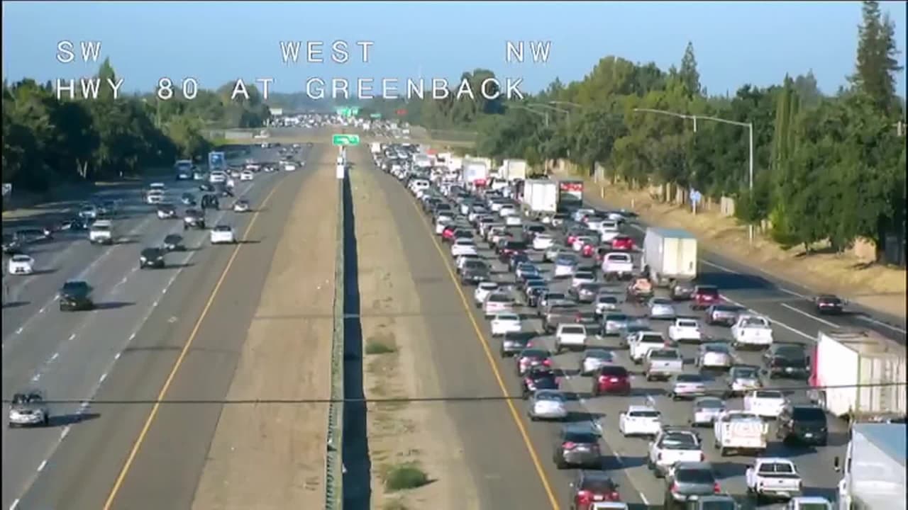 Un choque mortal causó retrasos en la interestatal 80 en dirección oeste hacia Sacramento 