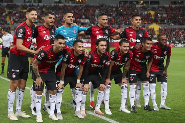 Los Rojinegros, dirigidos por Ángel Hoyos, alinearon de esta manera para el inicio del partido.