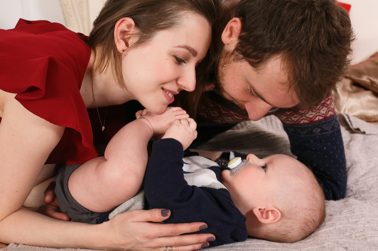 8. Licencia de padre. El mundo habrá cambiado de tal forma y estará tan poblado, que ya no se permitirá ser padre o madre sin tener un permiso especial para procrear.