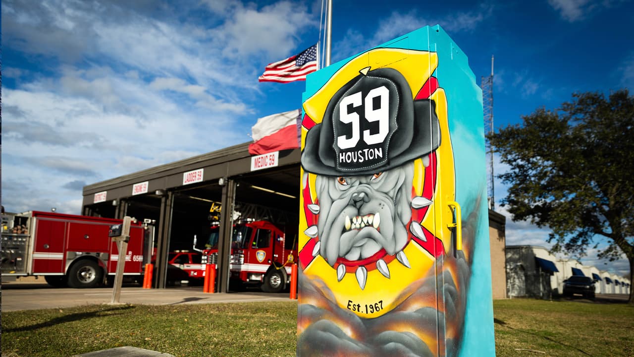 Título de obra: Fire Station #59
<br>Artista: Pilot
<br>Ubicación: S Post Oak y Prudence