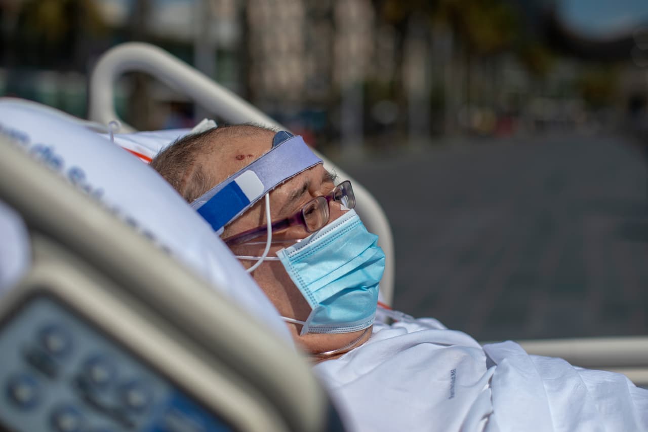 “El Paco del que nos despedimos estaba en muy mal estado. No podía hablar y apenas podía respirar, se estaba ahogando”, dijo Xavi Matute, un viejo amigo que estaba con España cuando una ambulancia lo trajo al hospital.
<br>