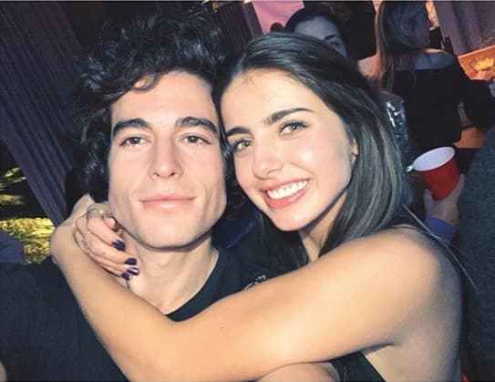 'Quererlo todo' es otra de las telenovelas que se estrenarán en Univision, esta es una producción de Ignacio Sada, la cual es protagonizada por Michelle Renaud y Danilo carrera, quienes mantienen una relación en la vida real. Esta es la segunda vez que compartirán los roles estelares, la primera fue en 'Hijas de la luna'.
<br>