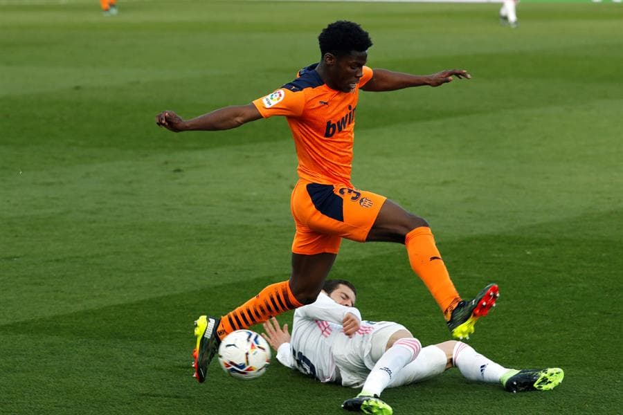 Con goles de Toni Kroos y Karim Benzema, el Real Madrid se queda con la victoria sobre el Valencia 2-0. Los Merengues se ubican en segundo lugar de la tabla y a cinco puntos del líder, el Atlético de Madrid, durante la Jornada 23 de LaLiga.