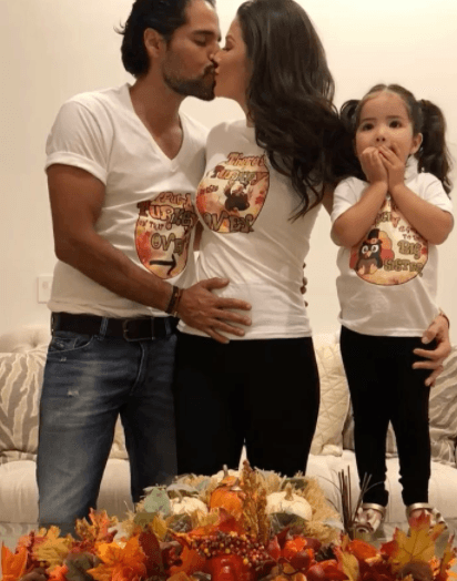 Ya con ocho semanas de embarazo, Ana Patricia le reveló a su esposo Luis que estaba embarazada y decidió hacerlo el día de Acción de Gracias.