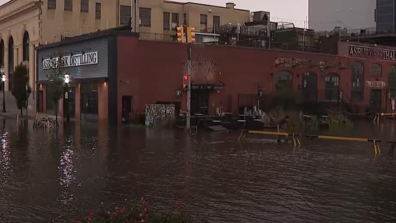 Durante la contingencia, la gobernadora Kathy Hochul 
<b>declaró estado de emergencia en la Ciudad de Nueva York</b>, mientras que el alcalde Eric Adams se mantuvieran en sus casas y eviten salir a menos que sea estrictamente necesario.