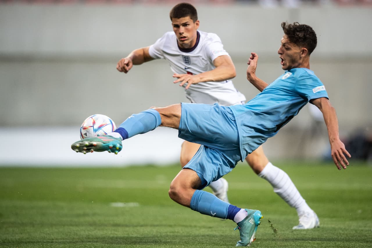 Inglaterra le remontó a Israel y lo derrotó 1-3 en tiempos extra con goles de Callum Doyle, Carney Chukwuemeka y Aaron Ramsey para coronarse en el Campeonato Europeo Sub-19.