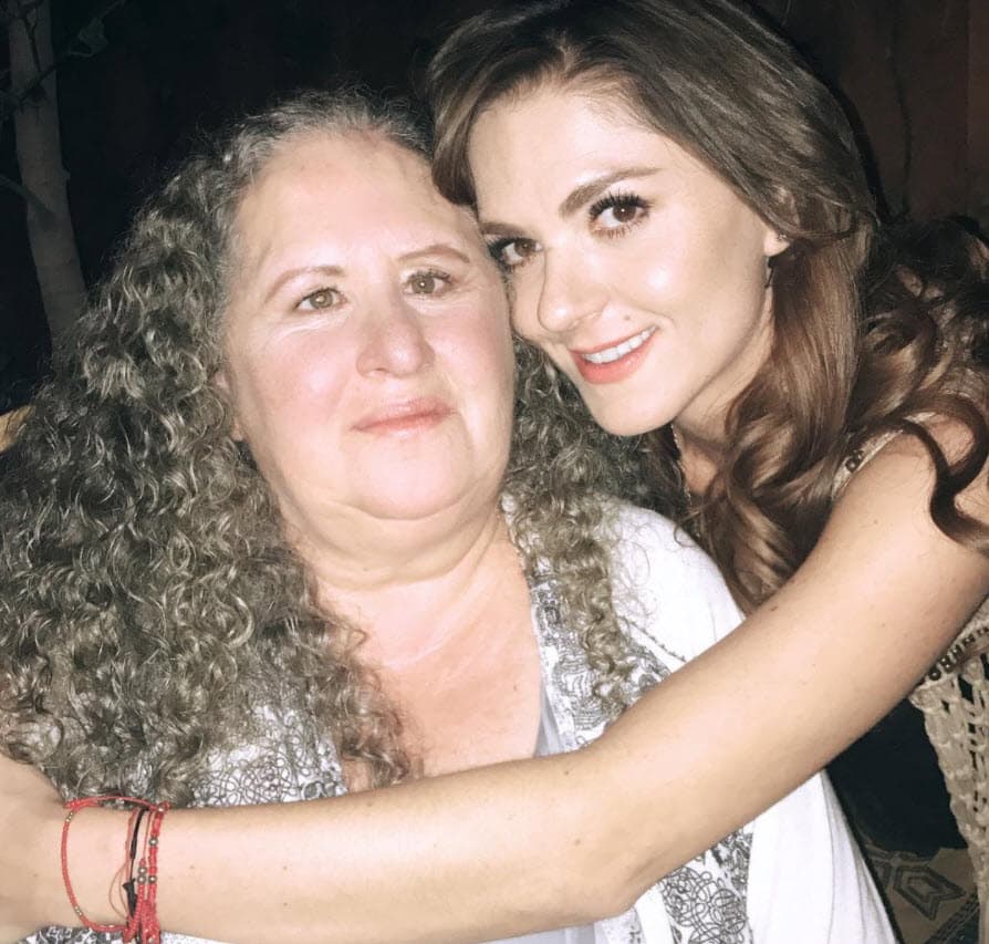 Mencionó que con la madre del actor "le da muchísima pena" la situación: "Ella la ha pasado mal y
<b>no tengo corazón para verla o hablar con ella</b>".
<br>