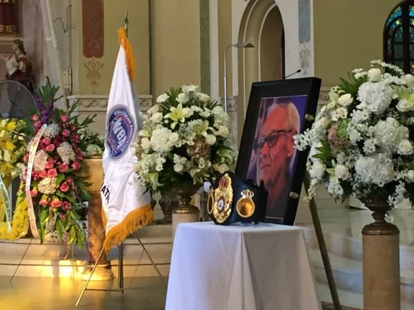 Don Gilberto Mendoza fue recordado con una misa en Panamá.