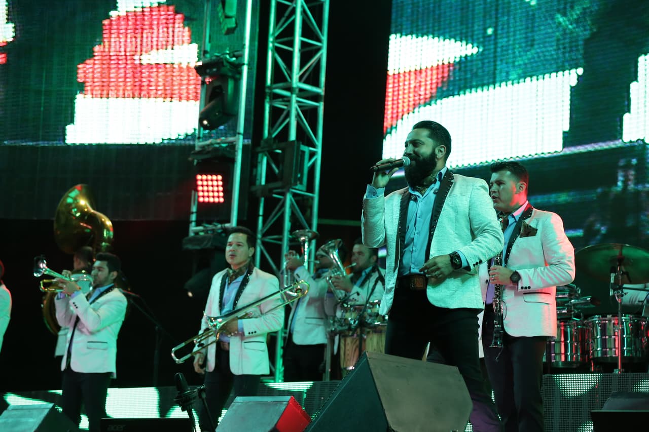 Charlie Pérez interpretó los grandes éxitos de la agrupación.