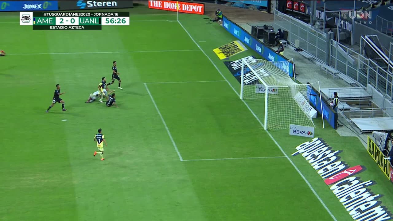 ¡GOOOL! Henry Martín anota para América.