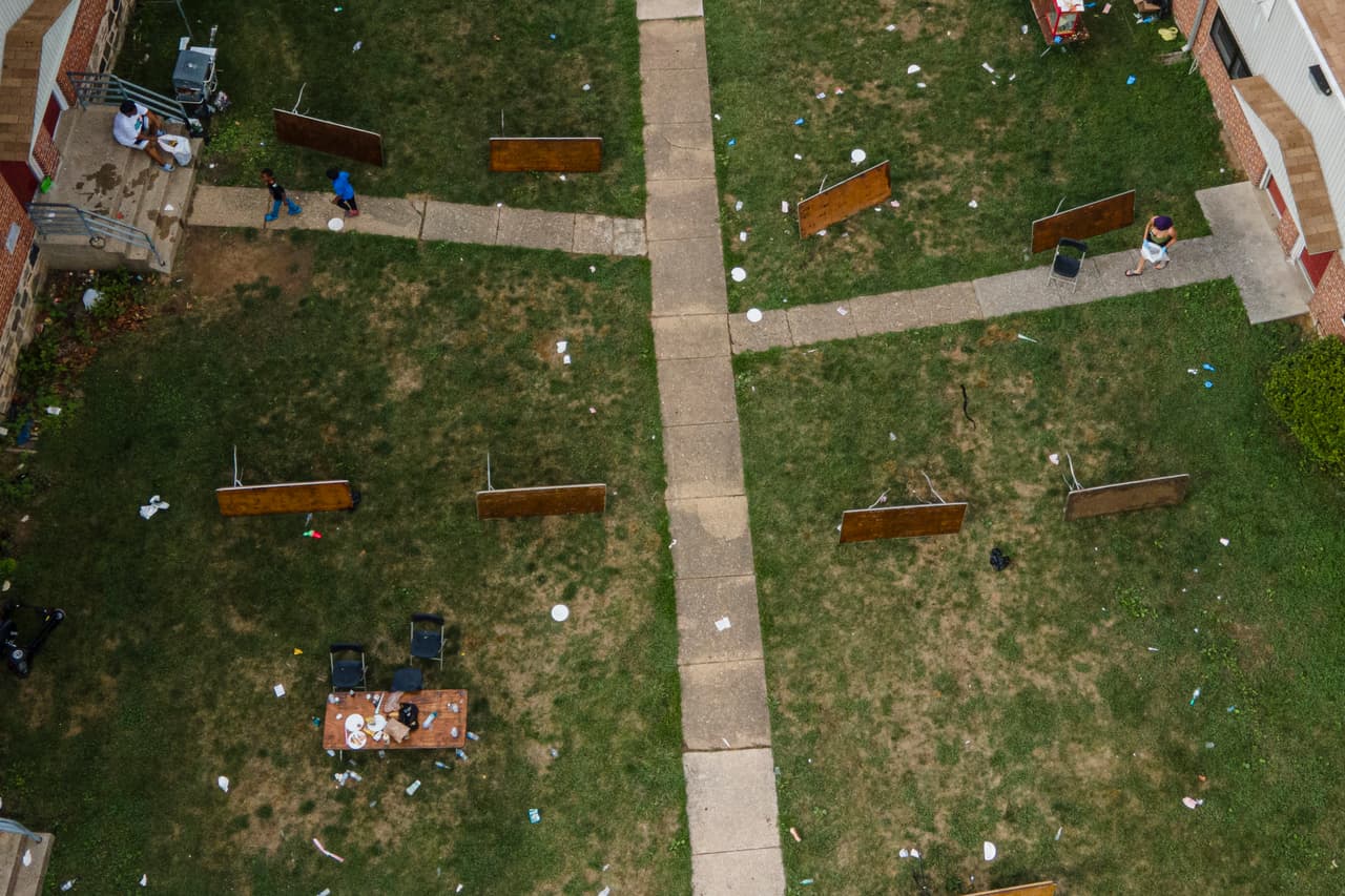 Un hombre de 20 años también fue declarado muerto en un hospital local poco tiempo después.
<br>