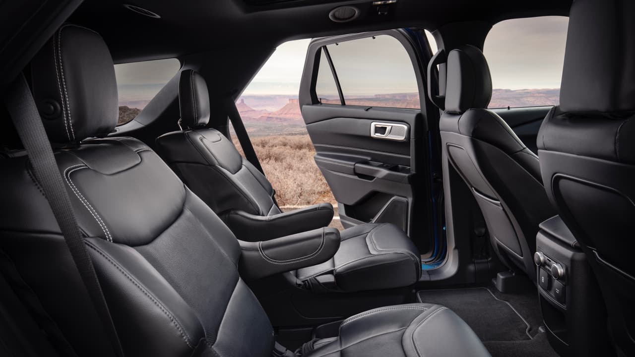 <h3 class="cms-h3-H3">Ford Explorer ST 2020</h3>
<br>La segunda fila de asinetos de la Ford Explorer ST cuenta con sillas capitán las cuales, al igua que las butacas delanteras cuentan con calefacción.