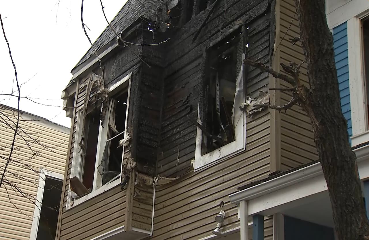 Bebé de un año y una mujer resultan intoxicados tras incendio de vivienda en el Bronx