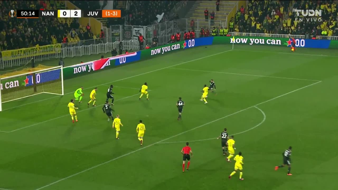 ¡TIRO ATAJADO! disparo por Ángel Di María.