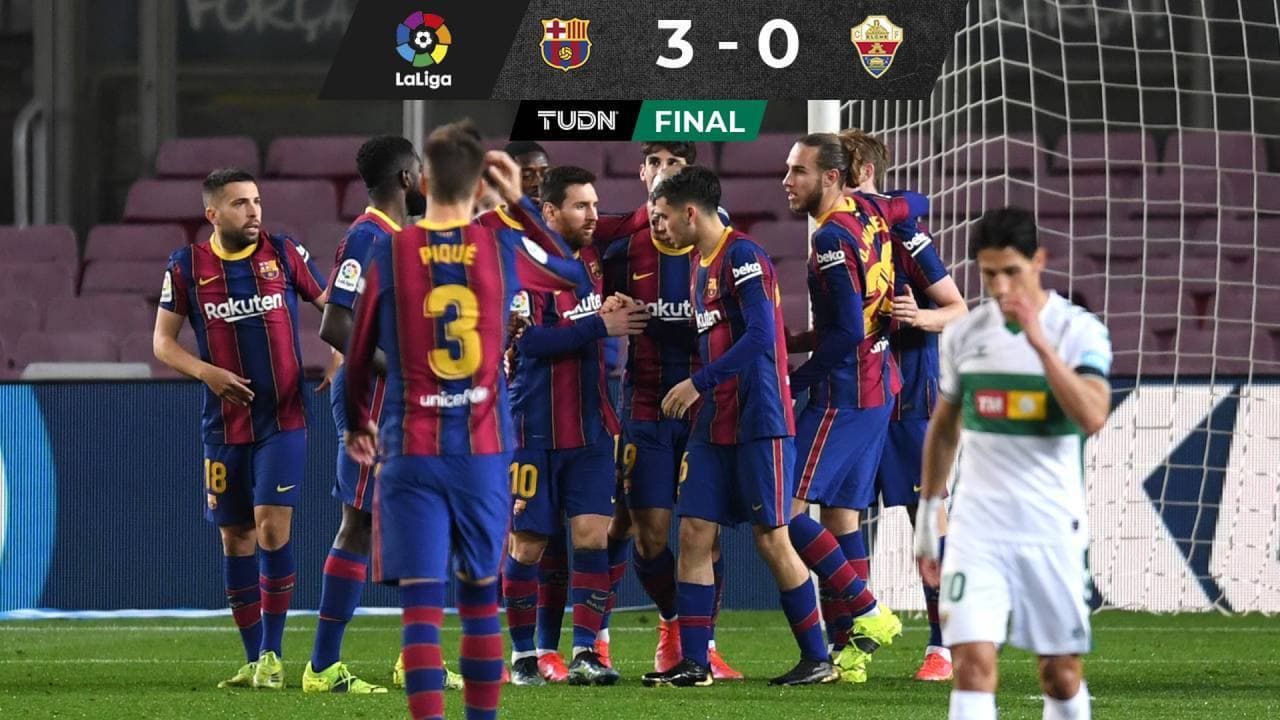 Messi marca doblete el Barcelona se acerca a la cima