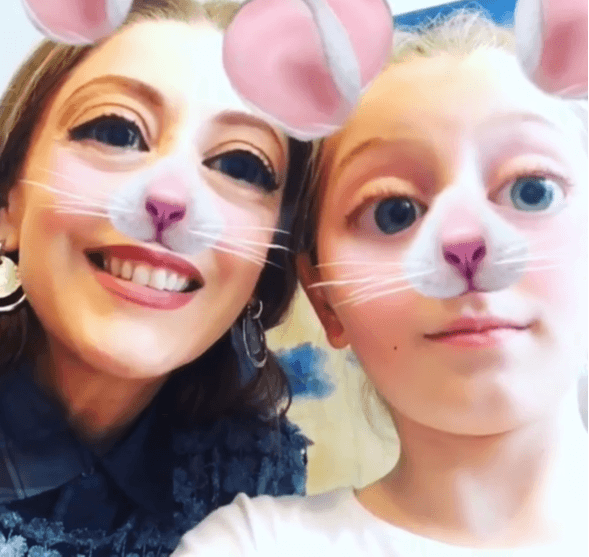 En entrevista para ¡Hola! México, Edith González declaró ese mismo año: "Constanza no fue una bebé planeada, pero fue aceptada y deseada con enorme ilusión por los dos... Y Santiago siempre ha estado ahí para ella".