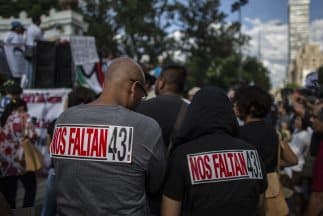 Una marcha en Ciudad de México realizada a 10 meses de la desaparición de 43 estudiantes en Iguala, Guerrero.