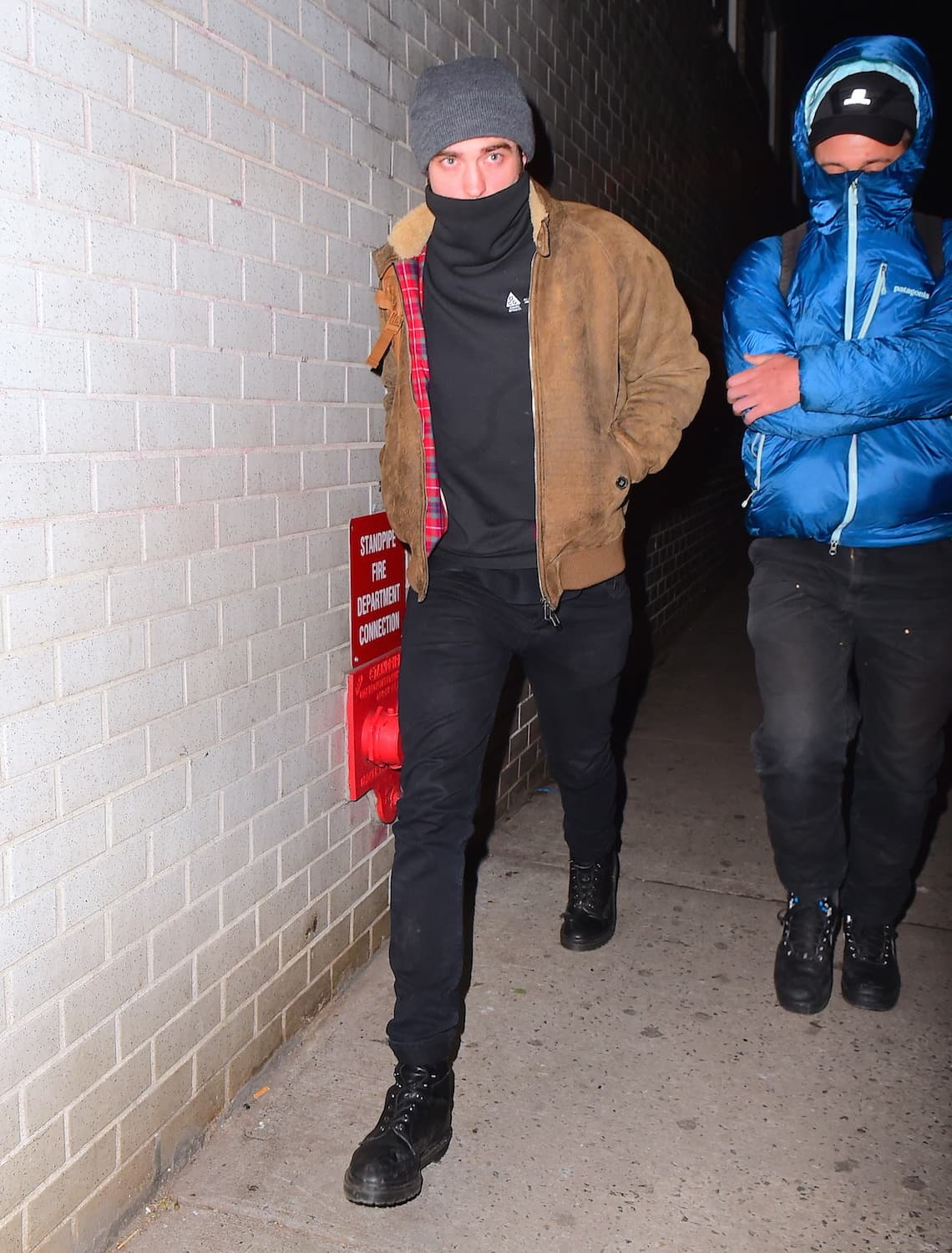 Robert con un "coqueto" perm.