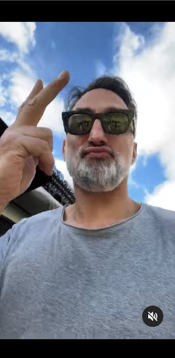 El empresario apareció muy contento este domingo a través de su cuenta de Instagram con esta 'selfie', pero al parecer esto no cayó en gracia entre algunos de sus seguidores. 
<br>