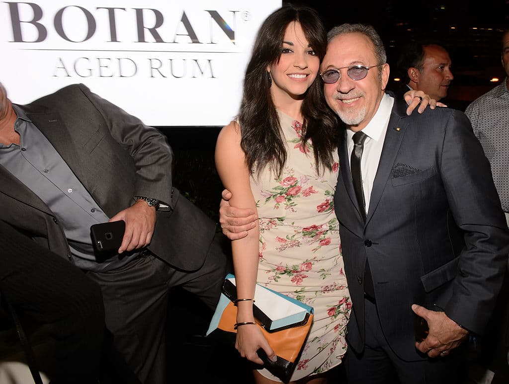 En palabras de Emilio para EFE, el público local se va a "identificar con historia", pues trata de "gente en busca de una vida mejor" en Miami tras huir del "infierno", en referencia a la revolución cubana de la que escaparon sus familias al inicio del castrismo.