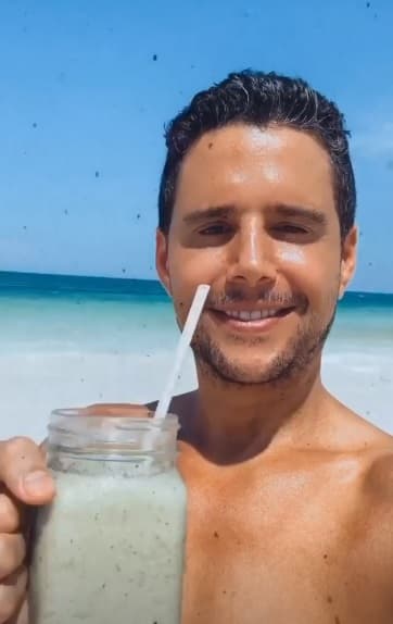 Este jueves 20 de agosto, Alejandro Chabán llegó a los 39 años y los está disfrutándo frente al mar.