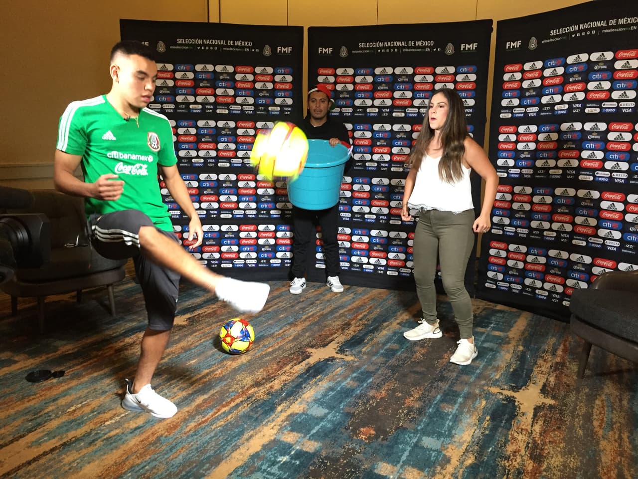 Charly también rememoró la forma cómo inició su andar por el fútbol, su pasó por una escuelita de Chivas
<b> </b>y la forma en qué sus cualidades enamoraron a Rayados.