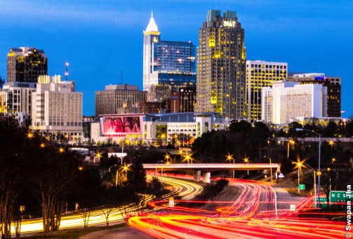 <b>Raleigh, Carolina del Norte </b>
<br>Ocupó el segundo lugar en el análisis de todos los factores. 
<br>
<br>La capital de Carolina del Norte ocupó el puesto número 3 en accesibilidad, 3 en bienestar y 19 en calidad de vida. Raleigh tiene una población de 464,758, según el Censo de 2017.
