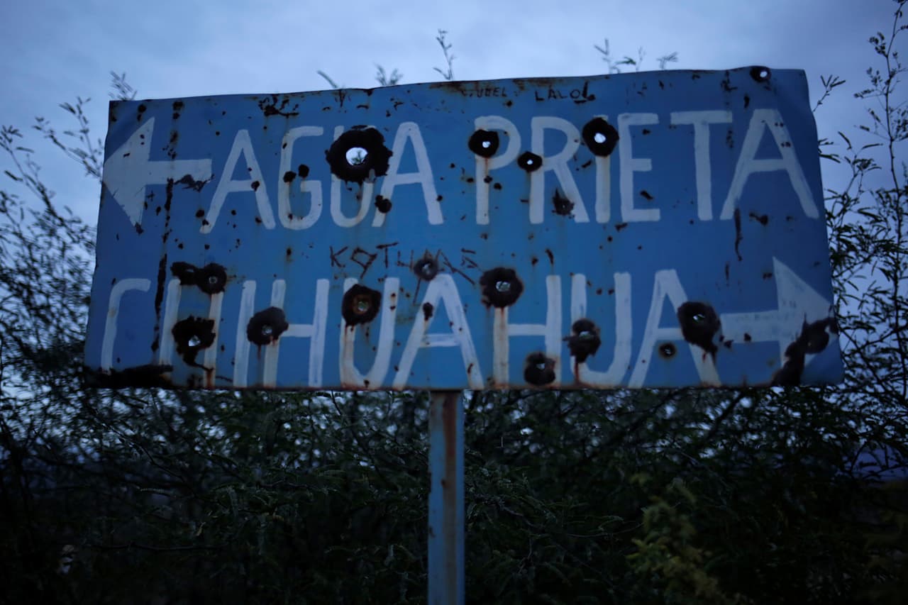 Más tragedias y "errores garrafales": lo que advierten para México si AMLO se aferra a sus "abrazos, no balazos" sin encarar la violencia