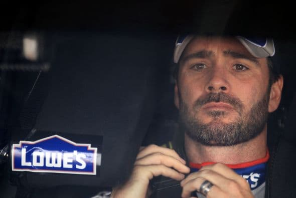 31. JIMMIE JOHNSON- ¿Te imaginas ganar $24 millones? Pues esa es la cantidad que recibió este corredor de autos en sólo un año, cantidad que le permitió estar entre los 50 atletas mejor pagados del mundo.