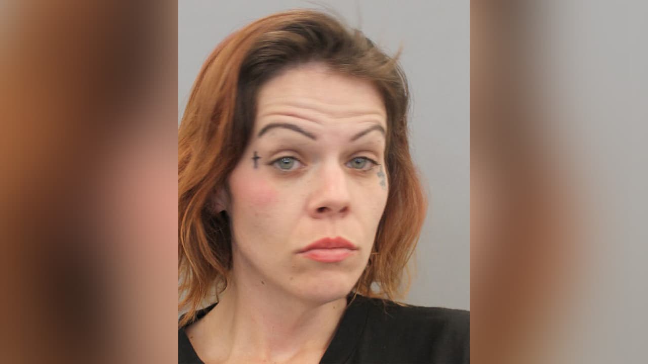 Katie Ann Trottie, es sospechosa de robo a una persona.