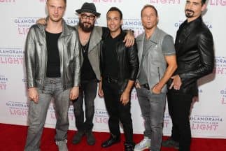 Backstreet Boys viven de la nostalgia y ganan miles de dólares