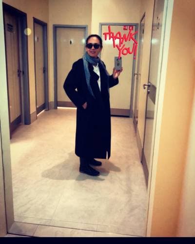 En ese momento se negó a dar más detalles de la mujer con la que dice haberse casado: "No puedo hablar de ella porque ella es una figura pública y es muy famosa y entonces yo no puedo decir si a ella no le he preguntado".