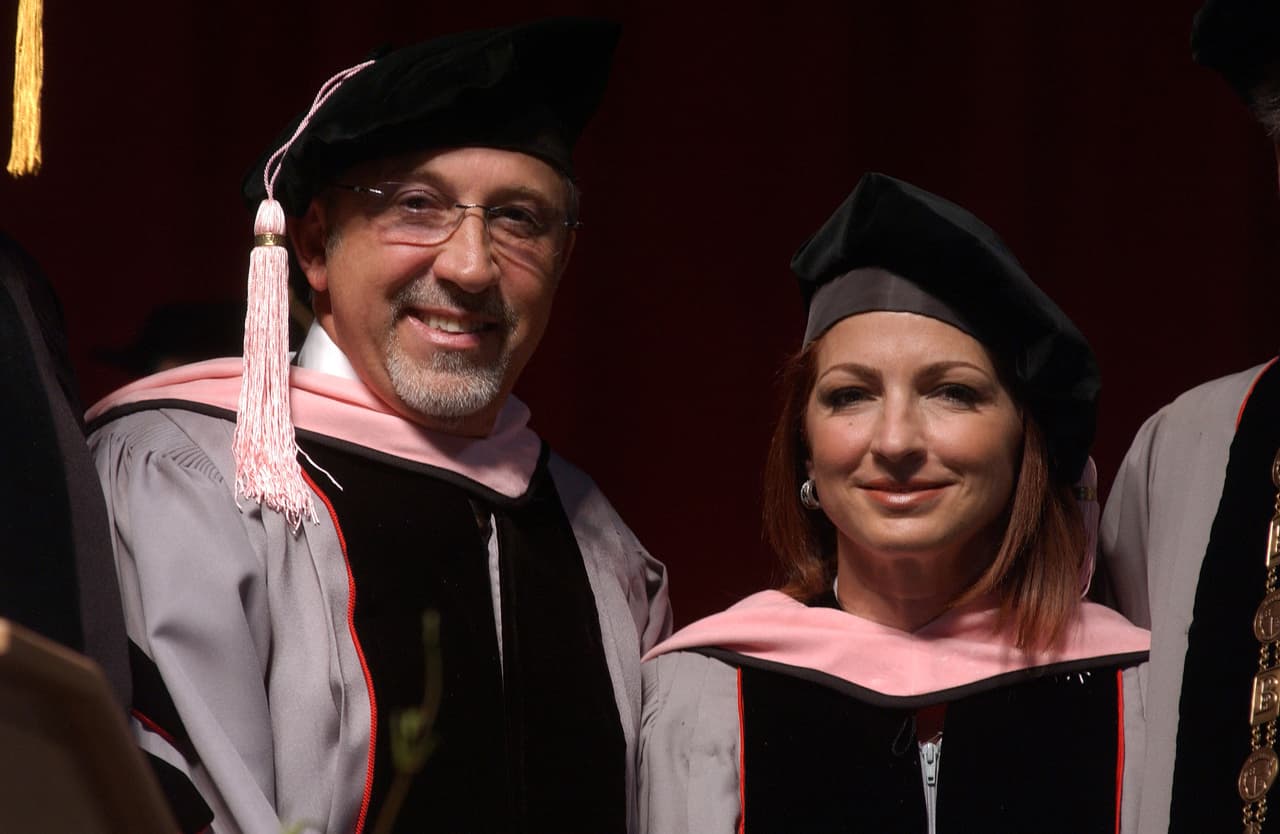 En 2007, Gloria y Emilio recibieron un licenciatura honoraria de la Universidad de Berklee.