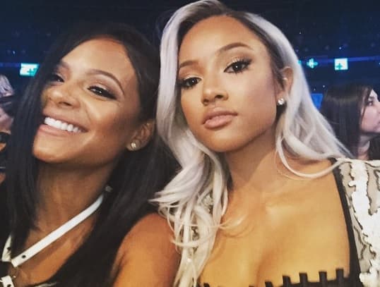 La modelo Karrueche Tran se dejó ver muy linda.