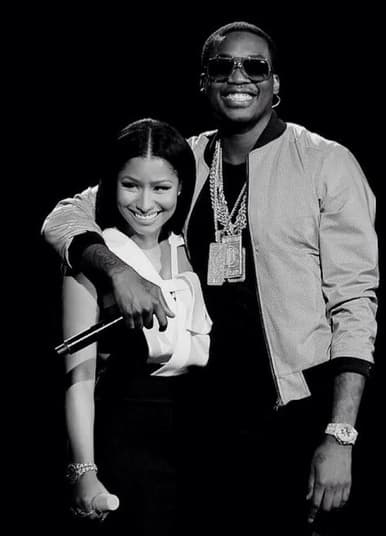 Nicki se dejó ver súper sonriente toda la noche.